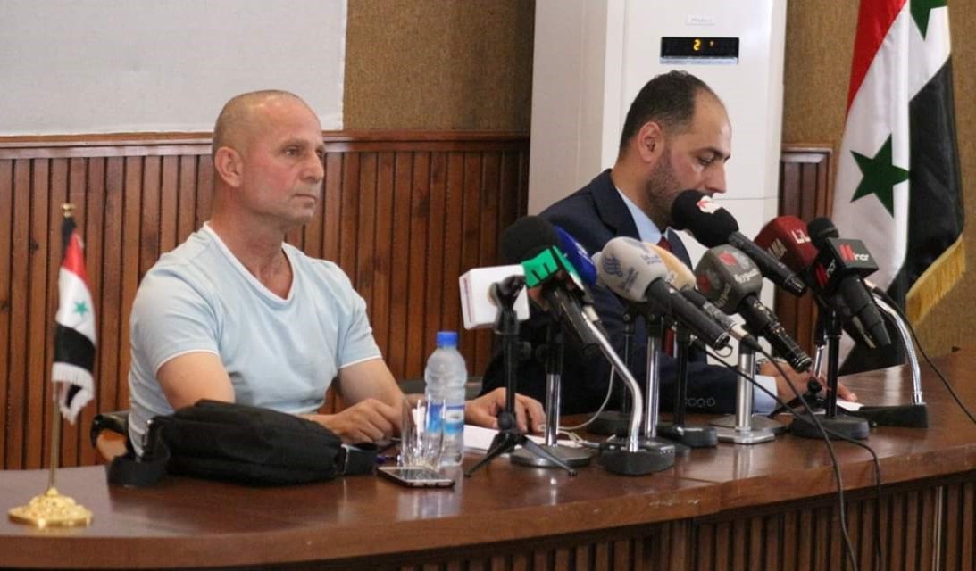 مدرّب منتخب سوريا فجر إبراهيم خلال المؤتمر الصحفي مدرّب منتخب سوريا فجر إبراهيم خلال المؤتمر الصحفي
