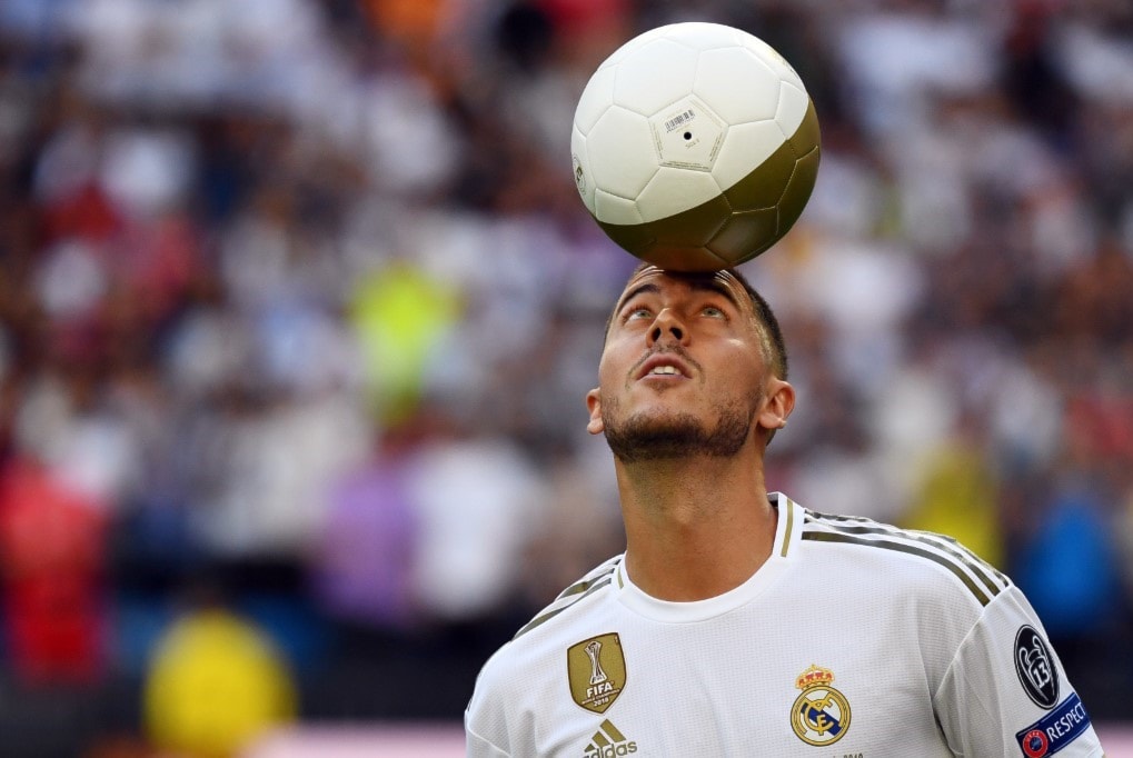 هازار خلال تقديمه لجمهور ريال مدريد (أ ف ب) هازار خلال تقديمه لجمهور ريال مدريد (أ ف ب)