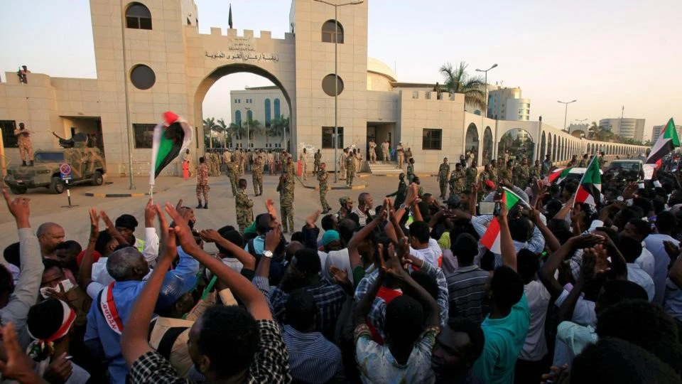 الخارجية الأميركية تؤكد استحالة إجراء محادثات مباشرة بين المجلس العسكري السوداني والمعارضة الخارجية الأميركية تؤكد استحالة إجراء محادثات مباشرة بين المجلس العسكري السوداني والمعارضة