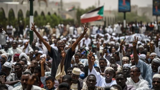 صورة أرشيفية من مظاهرات السودان (أ ف ب) صورة أرشيفية من مظاهرات السودان (أ ف ب)