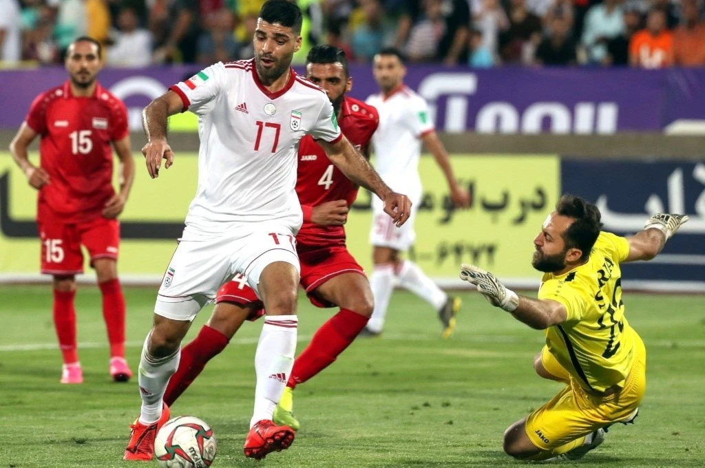 خسر المنتخب السوري أمام نظيره الإيراني 0-5 في مباراة دولية ودية أُقيمت في طهران (أ ف ب) خسر المنتخب السوري أمام نظيره الإيراني 0-5 في مباراة دولية ودية أُقيمت في طهران (أ ف ب)