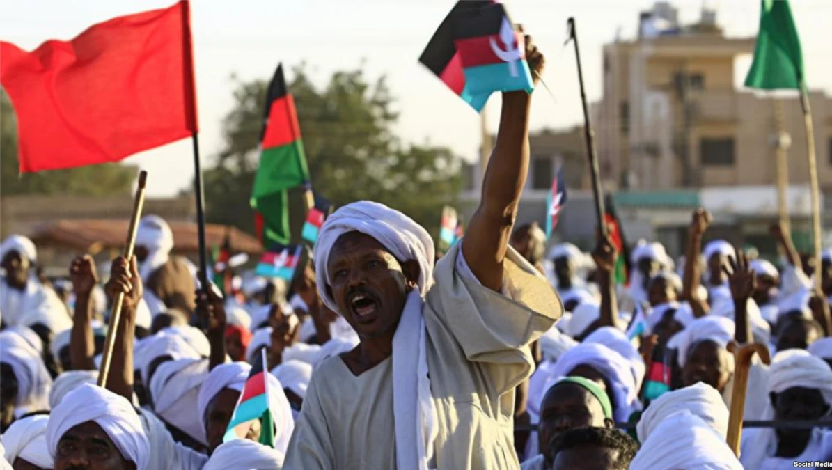 مواجهات بين محتجين وقوات الأمن مع بدء العصيان المدنيّ والإضراب الشامل مواجهات بين محتجين وقوات الأمن مع بدء العصيان المدنيّ والإضراب الشامل