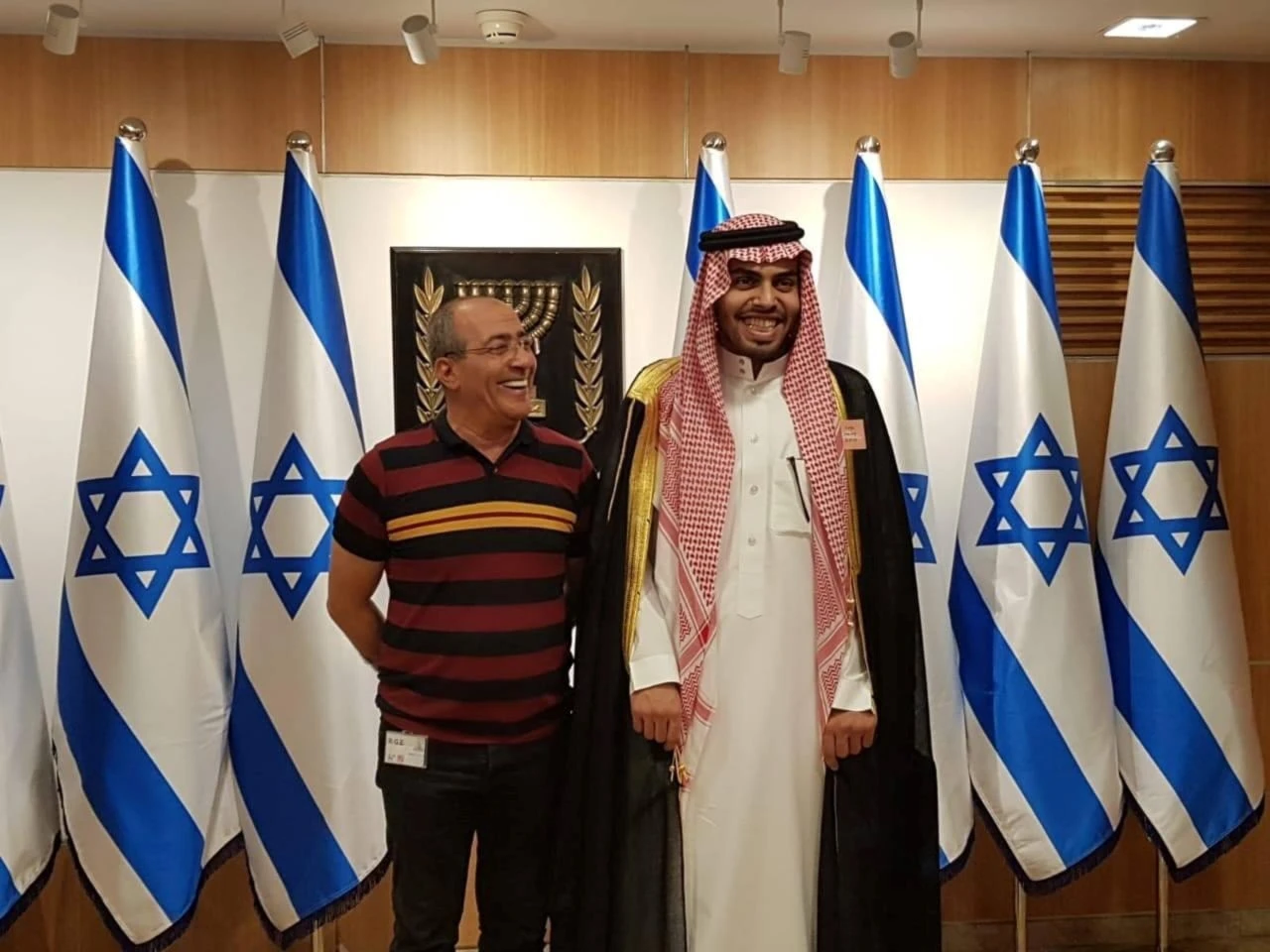 طرد مدون سعودي مطبع مع الاحتلال من المسجد الأقصى طرد مدون سعودي مطبع مع الاحتلال من المسجد الأقصى