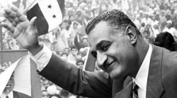جمال عبد الناصر زعيم مصري وعربي، ذاعَ صيته في الوطن العربي بأسره على أنه موحِّد الأُمَّة العربية جمال عبد الناصر زعيم مصري وعربي، ذاعَ صيته في الوطن العربي بأسره على أنه موحِّد الأُمَّة العربية