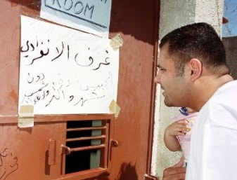 غرفة الانفرادي لمعاقبة الأسرى وتعذيبهم نفسياً في معتقل الخيام (أ ف ب) غرفة الانفرادي لمعاقبة الأسرى وتعذيبهم نفسياً في معتقل الخيام (أ ف ب)