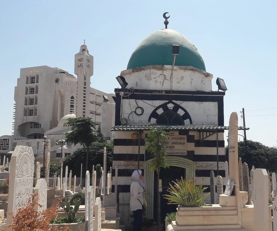 هنا يلتقي نزار قباني بالفارابي.. ماذا تعرفون عن مقبرة باب الصغير؟ هنا يلتقي نزار قباني بالفارابي.. ماذا تعرفون عن مقبرة باب الصغير؟