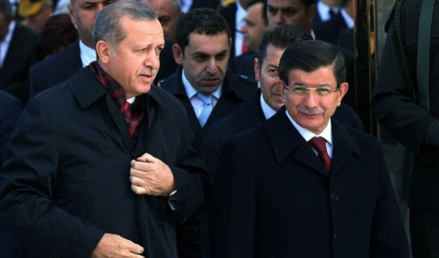 جاء طرد داود أوغلو بعد الانتقادات التي وجهها لإردوغان والتهديد بكشف الأسرار وخصوصاً ما يتعلق بسوريا جاء طرد داود أوغلو بعد الانتقادات التي وجهها لإردوغان والتهديد بكشف الأسرار وخصوصاً ما يتعلق بسوريا