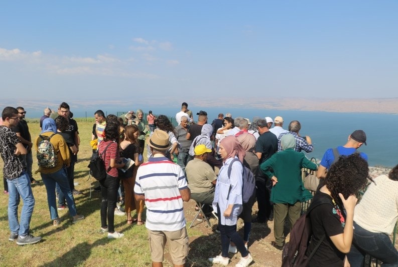 الجولة على تل معون الأثري فوق قرية ناصر الدين الجولة على تل معون الأثري فوق قرية ناصر الدين