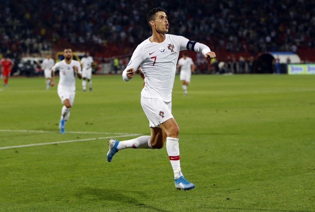 رونالدو محتفلاً بتسجيله هدفاً لمنتخب البرتغال (أ ف ب) رونالدو محتفلاً بتسجيله هدفاً لمنتخب البرتغال (أ ف ب)