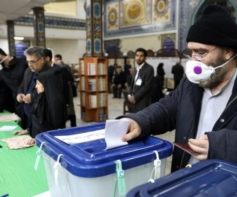 الإيرانيون يدلون بأصواتهم في انتخابات مجلس الشورى ومجلس خبراء القيادة الإيرانيون يدلون بأصواتهم في انتخابات مجلس الشورى ومجلس خبراء القيادة
