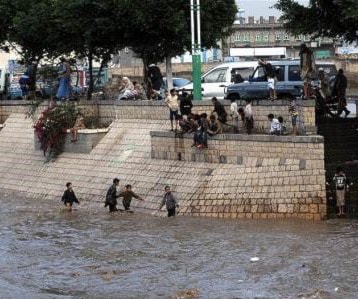 الفيضانات في اليمن تسببت بمقتل المدنيين الفيضانات في اليمن تسببت بمقتل المدنيين