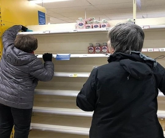 بدأ الفيروس التالي يدقّ أبواب الغرب، إنه الجوع أو المجاعة!!! بدأ الفيروس التالي يدقّ أبواب الغرب، إنه الجوع أو المجاعة!!!