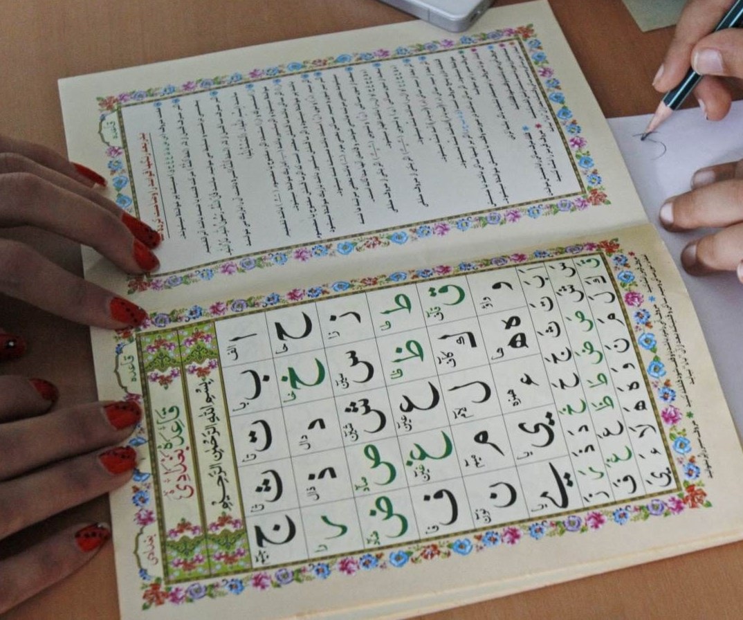 السبيل الأمثل للنظر إلى العالم المعاصر هو النظر إلى اللغة وعبرها السبيل الأمثل للنظر إلى العالم المعاصر هو النظر إلى اللغة وعبرها