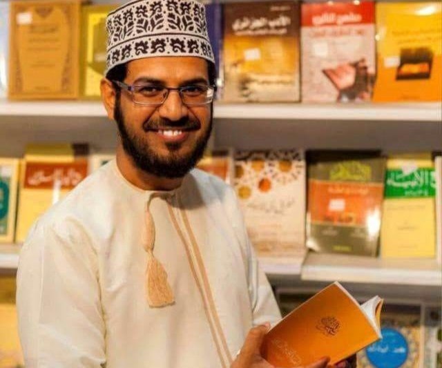 الحكواتي العماني أحمد الراشدي الحكواتي العماني أحمد الراشدي