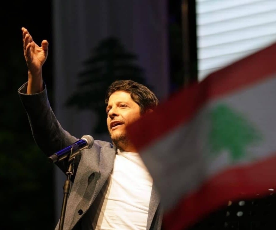 الفنان اللبناني معين شريف ينشد على مسارح إيران الفنان اللبناني معين شريف ينشد على مسارح إيران