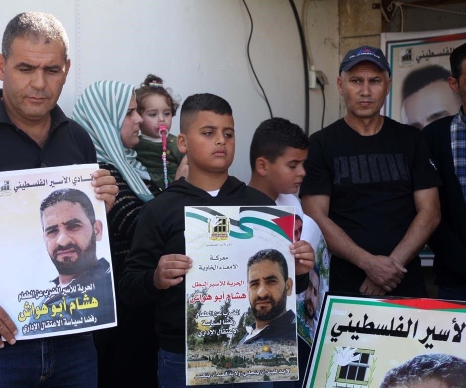 6 أسرى فلسطينيين مضربين دخلوا مرحلة الخطر.. وتظاهرات فلسطينية للتضامن معهم 6 أسرى فلسطينيين مضربين دخلوا مرحلة الخطر.. وتظاهرات فلسطينية للتضامن معهم