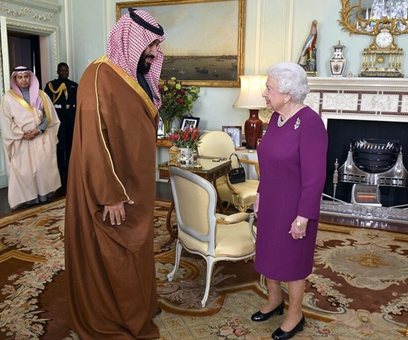 السّعودية تكيل بمكيالين: تستكين للإنكليز وتعادي العرب السّعودية تكيل بمكيالين: تستكين للإنكليز وتعادي العرب