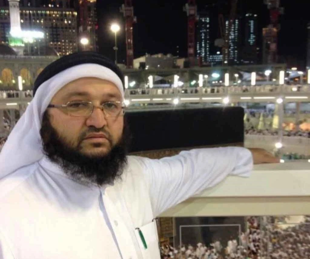 الأستاذ المُشتبك الأستاذ المُشتبك