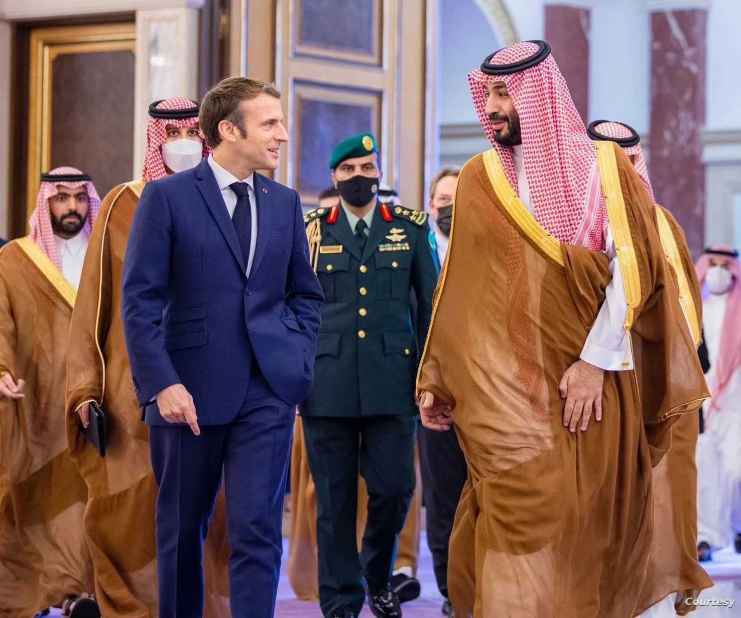 سياسة ماكرون تجاه الشرق الأوسط.. كيف تنعكس على الانتخابات الفرنسية؟ سياسة ماكرون تجاه الشرق الأوسط.. كيف تنعكس على الانتخابات الفرنسية؟