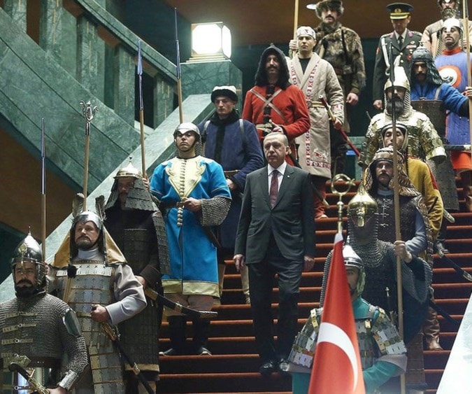 كانت رئاسة بلديّة إسطنبول البوابة التي دخل منها إردوغان عالم السياسة. كانت رئاسة بلديّة إسطنبول البوابة التي دخل منها إردوغان عالم السياسة.