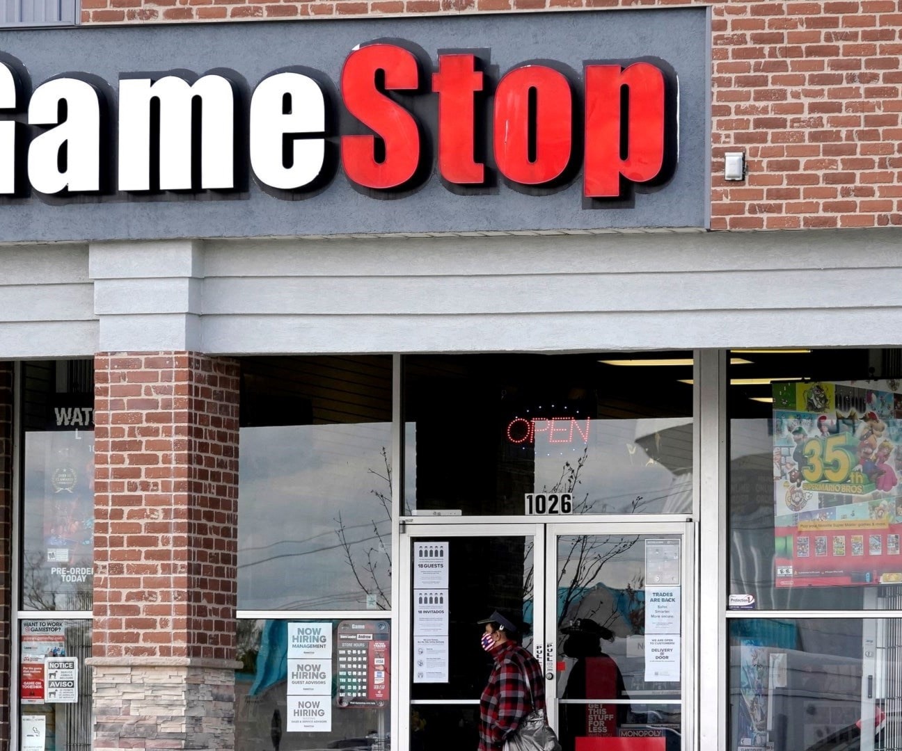 رداء أحمر لثيران وول ستريت.. ما قصة "GameStop"؟ رداء أحمر لثيران وول ستريت.. ما قصة "GameStop"؟