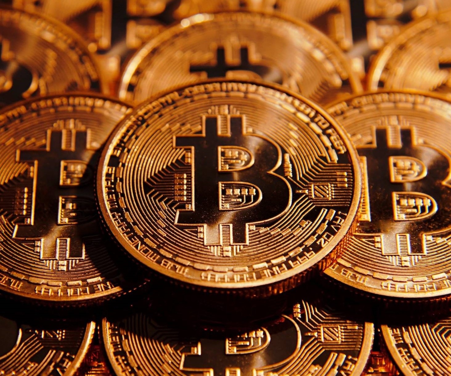 بيتكوين تسجل رقماً قياسياً جديداً وتقترب من حاجز 50 ألف دولار بيتكوين تسجل رقماً قياسياً جديداً وتقترب من حاجز 50 ألف دولار