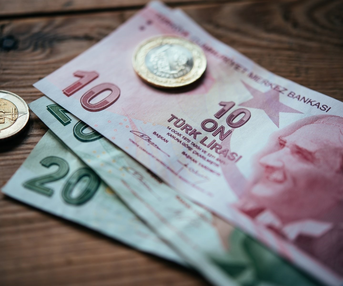 الليرة التركية ترتفع مقابل الدولار. الليرة التركية ترتفع مقابل الدولار.