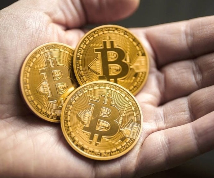 بيتكوين يتخطى العلامة النفسية بـ50 ألف دولار للمرة الأولى بيتكوين يتخطى العلامة النفسية بـ50 ألف دولار للمرة الأولى