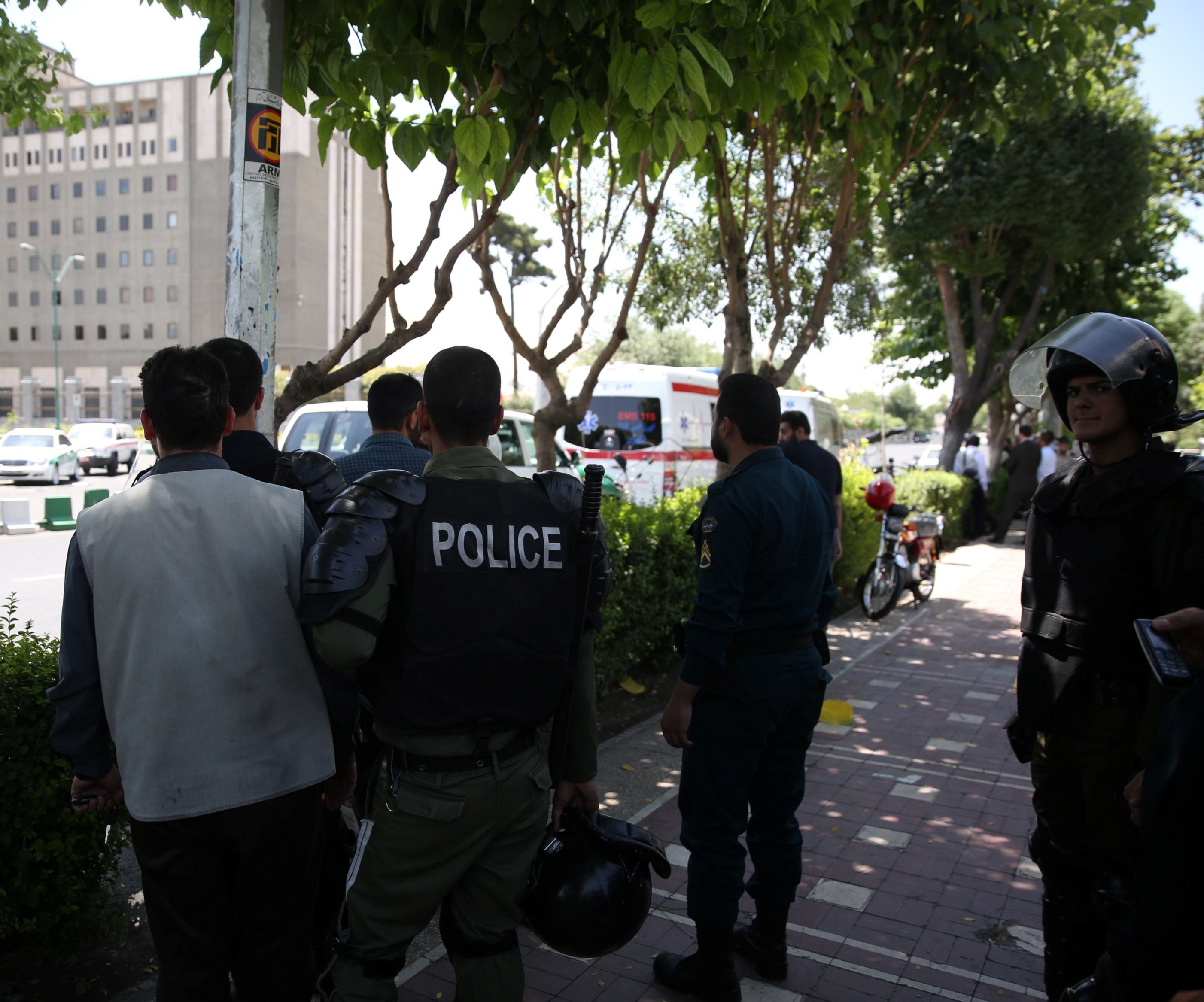بعد إحباطها عملية انتحارية في طهران.. قوات الأمن الإيرانية تقتل إرهابيين في بيرانشهر بعد إحباطها عملية انتحارية في طهران.. قوات الأمن الإيرانية تقتل إرهابيين في بيرانشهر