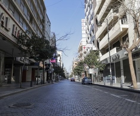 بيروت في ظل الوباء: سيارات إسعاف وعُمَّال "دليفيري" بيروت في ظل الوباء: سيارات إسعاف وعُمَّال "دليفيري"