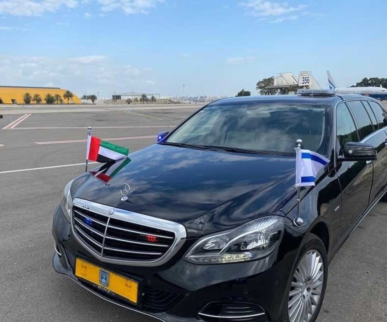 السفير الإماراتي محمد محمود آل خاجة وصل إلى تل أبيب لتسلم مهامه السفير الإماراتي محمد محمود آل خاجة وصل إلى تل أبيب لتسلم مهامه