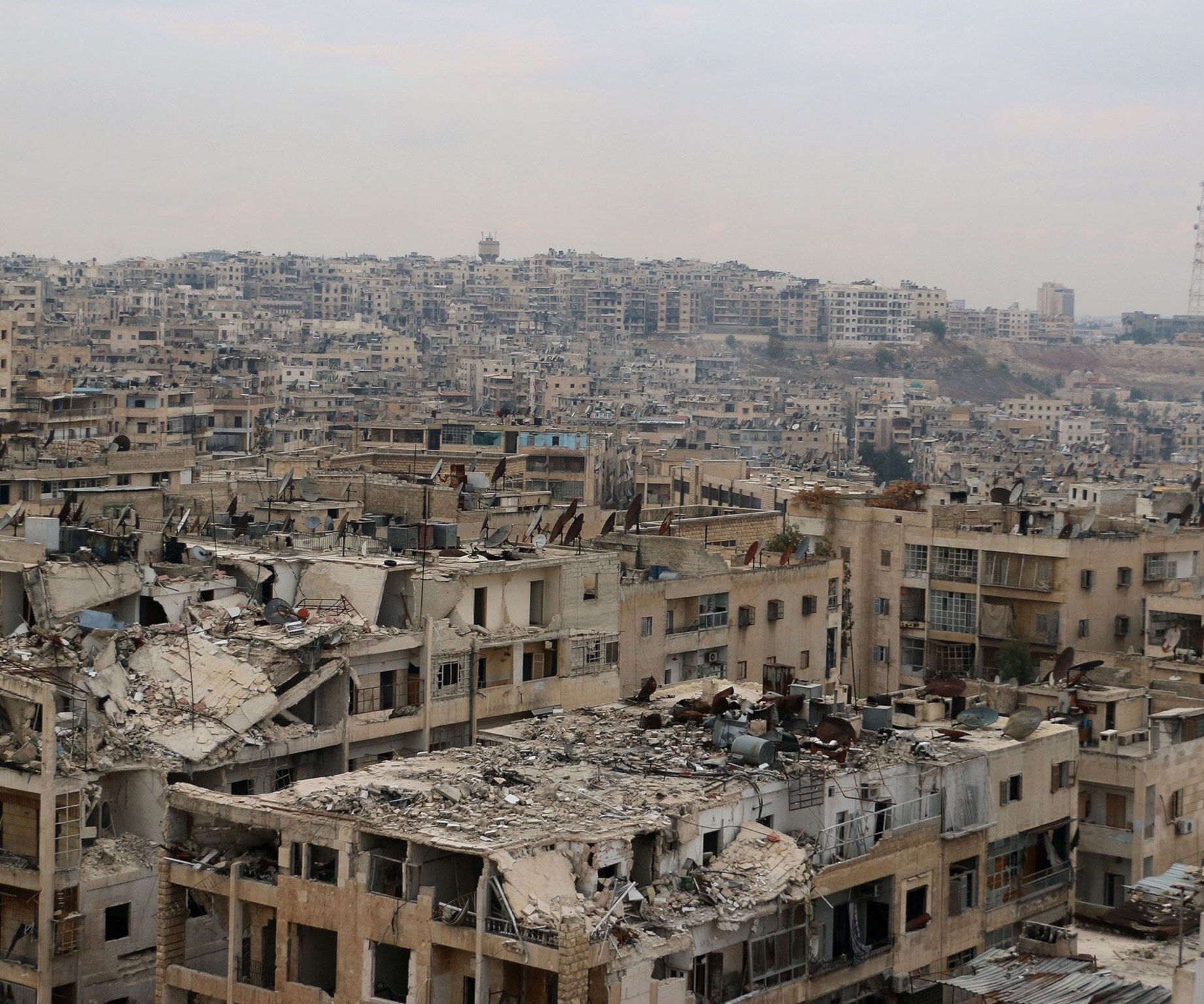 بدأت تظهر ملامح جديدة لدى المسيحيين في حلب. بدأت تظهر ملامح جديدة لدى المسيحيين في حلب.
