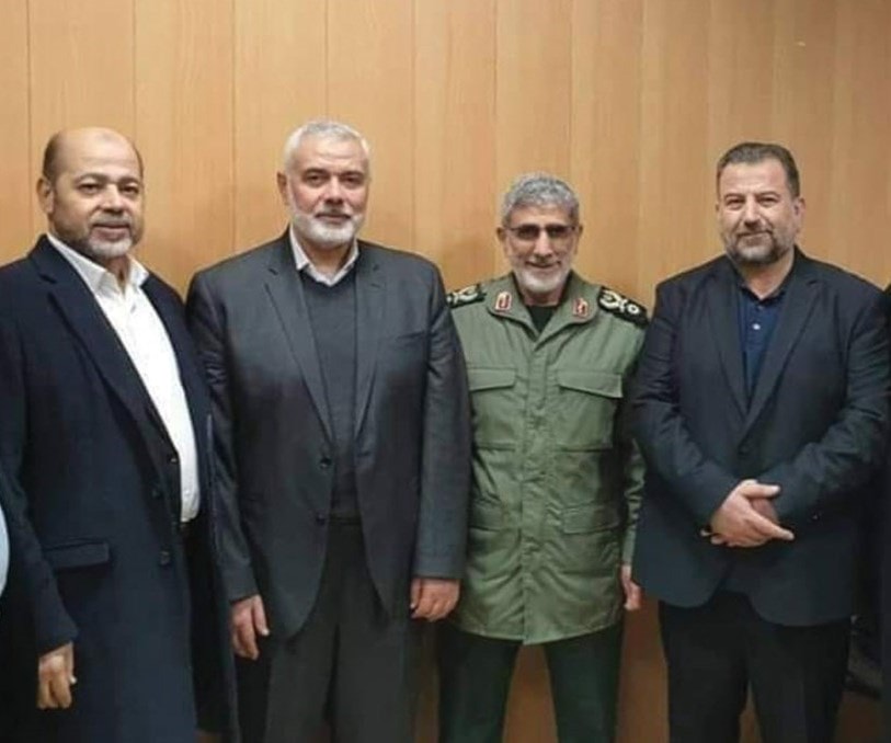 قائد قوة القدس في الحرس الثوري الإيراني العميد إسماعيل قاآني مع رئيس حركة حماس إسماعيل هنية. قائد قوة القدس في الحرس الثوري الإيراني العميد إسماعيل قاآني مع رئيس حركة حماس إسماعيل هنية.