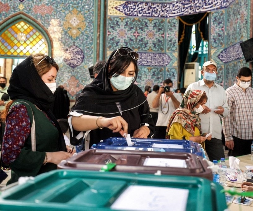 الإيرانيون يصوتون في انتخابات رئاسية في 18 حزيران/ يونيو 2021 (أ ف ب) الإيرانيون يصوتون في انتخابات رئاسية في 18 حزيران/ يونيو 2021 (أ ف ب)