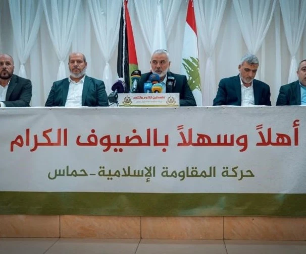 هنية خلال لقاء شعبي في بيروت مع الهيئات الشعبية والمدنية، وممثلي الفصائل واللجان الشعبية الفلسطينية هنية خلال لقاء شعبي في بيروت مع الهيئات الشعبية والمدنية، وممثلي الفصائل واللجان الشعبية الفلسطينية
