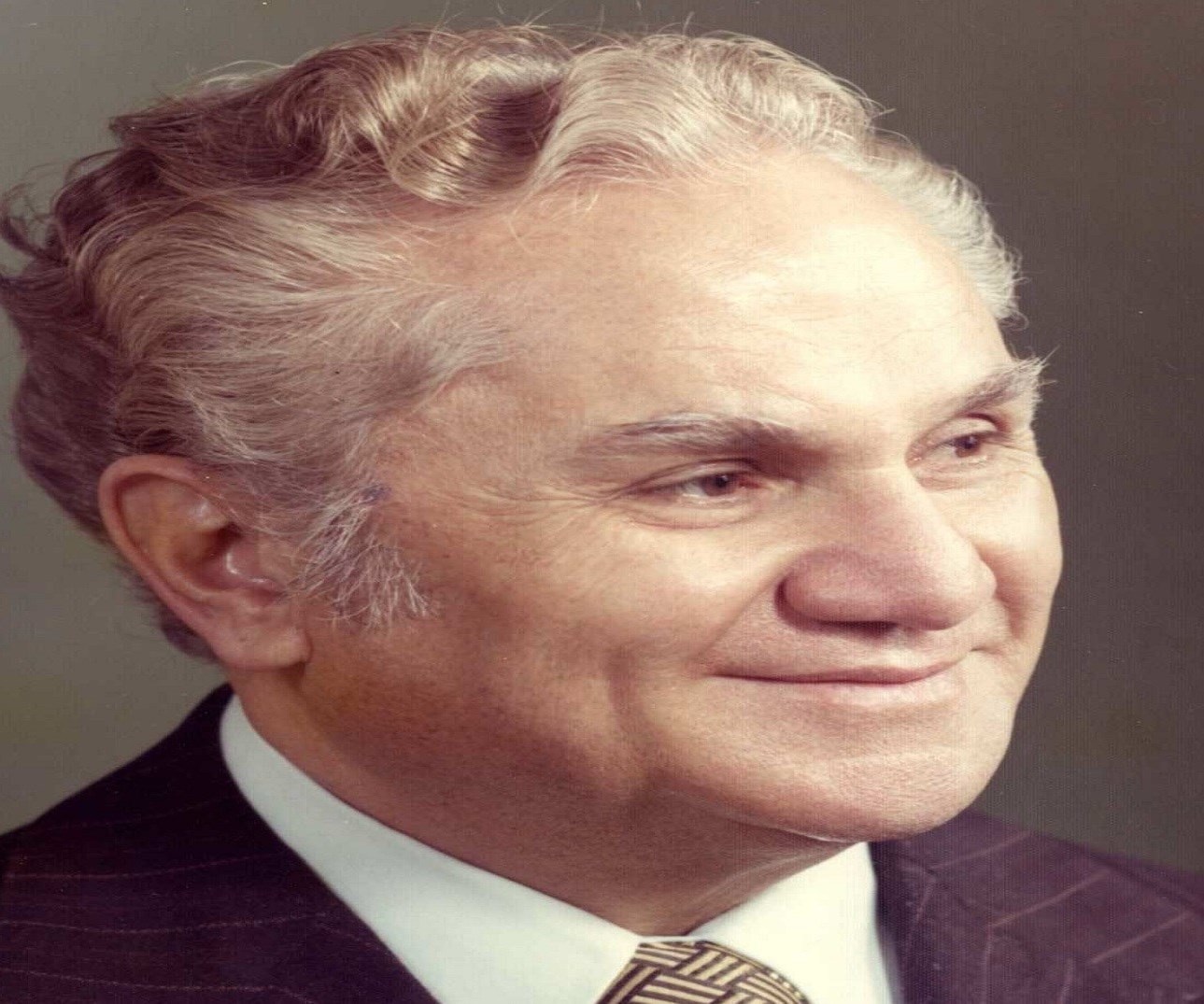 الفنان اللبناني زكي ناصيف رحل قبل 17 عاماً وترك إرثاً فنياً حافلاً ومميزاً الفنان اللبناني زكي ناصيف رحل قبل 17 عاماً وترك إرثاً فنياً حافلاً ومميزاً
