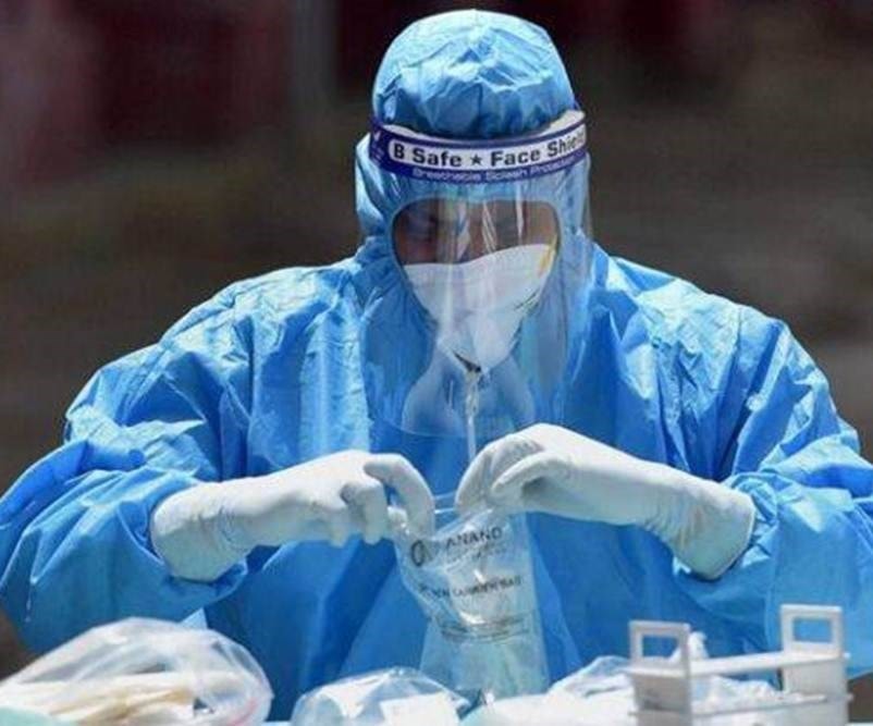 متحور "دلتا" قد ينتقل بشكل أسرع من السلالات الأخرى لأنه يصنع نسخاً أكثر من نفسه داخل الأجسام بمعدل أسرع. متحور "دلتا" قد ينتقل بشكل أسرع من السلالات الأخرى لأنه يصنع نسخاً أكثر من نفسه داخل الأجسام بمعدل أسرع.