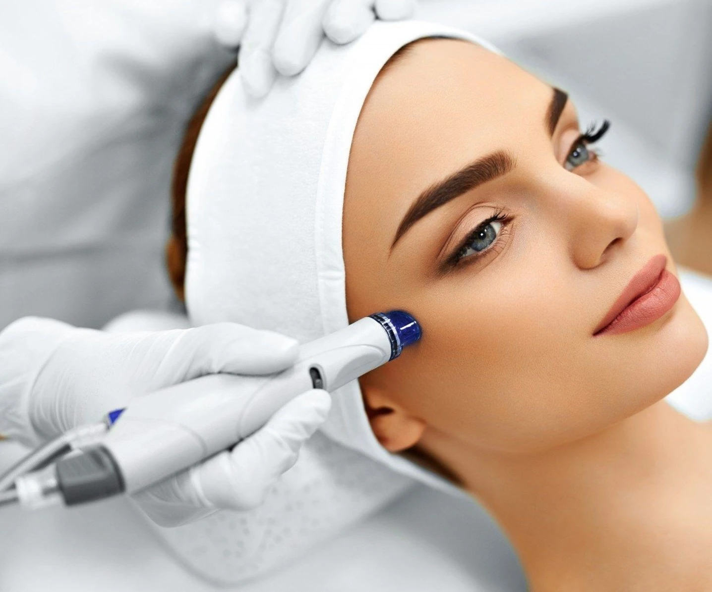 تقنية العلاج بالـ HydraFacial تقنية العلاج بالـ HydraFacial
