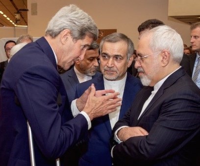 ظريف ونظيره الأميركي جون كيري في مفاوضات في فيينا في 2015. ظريف ونظيره الأميركي جون كيري في مفاوضات في فيينا في 2015.