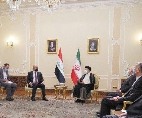 الرئيس العراقي يُبلغ نظيره الإيراني أن بغداد تدعم بقوة استقرار المنطقة وإنهاء التوترات الرئيس العراقي يُبلغ نظيره الإيراني أن بغداد تدعم بقوة استقرار المنطقة وإنهاء التوترات