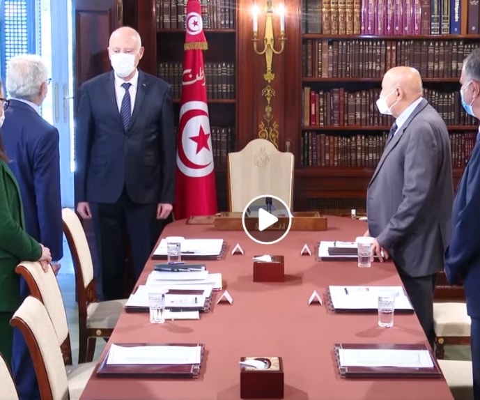 الرئيس التونسي قيس سعيد خلال لقاءه أساتذة القانون الدستوري والعام الرئيس التونسي قيس سعيد خلال لقاءه أساتذة القانون الدستوري والعام