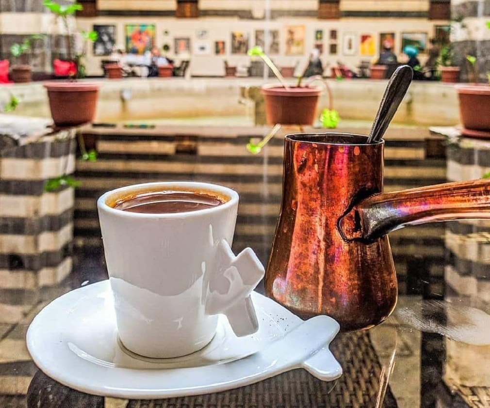 تناول القهوة في الصباح لن يضر بالصحة في حال شربها مع الطعام أو بعده تناول القهوة في الصباح لن يضر بالصحة في حال شربها مع الطعام أو بعده
