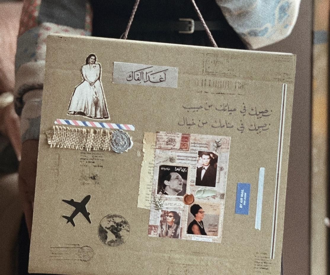 إيمان "بائعة البريد".. الكلمات أكثر دفئاً عندما نخطّها بأيدينا إيمان "بائعة البريد".. الكلمات أكثر دفئاً عندما نخطّها بأيدينا