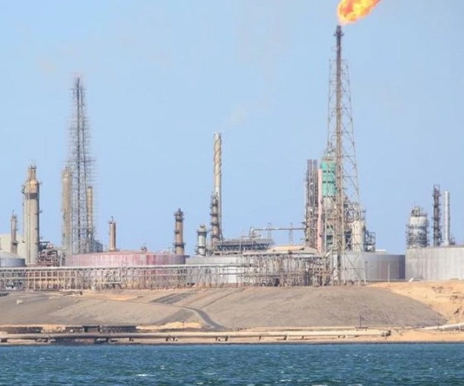 إيران توقّع عقداً بقيمته 110 ملايين يورو لإصلاح مصفاة نفط فنزويلية إيران توقّع عقداً بقيمته 110 ملايين يورو لإصلاح مصفاة نفط فنزويلية