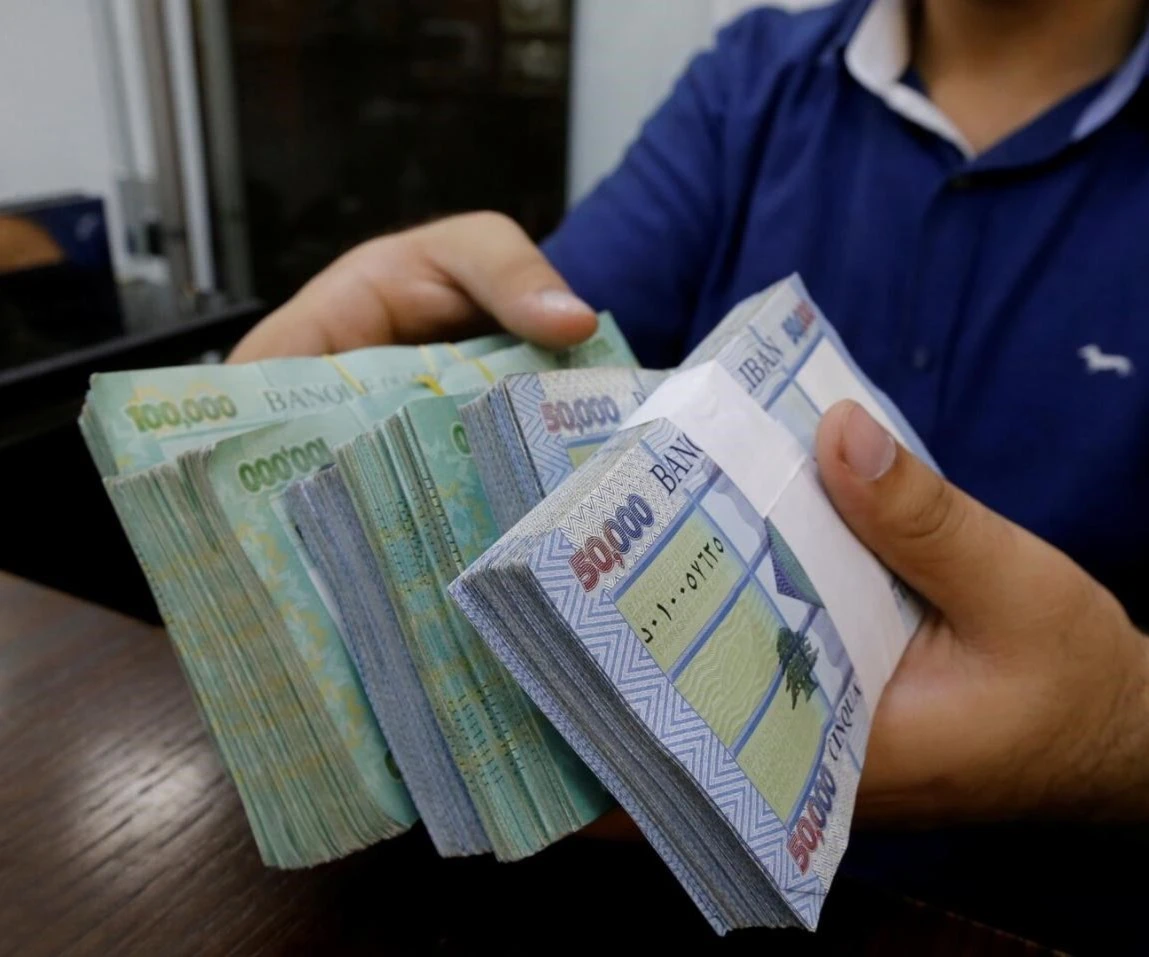 انهيار "قياسي" لليرة اللبنانية أمام الدولار انهيار "قياسي" لليرة اللبنانية أمام الدولار