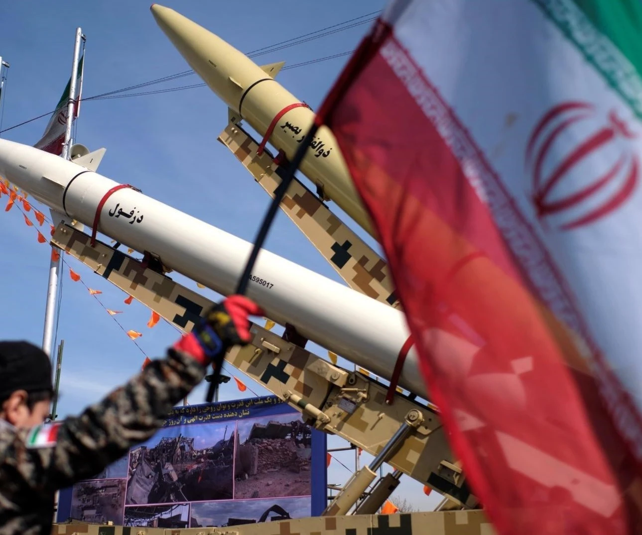 إيران تعرض في منتدى "الجيش 2022" الدولي ثلاث طائرات بدون طيار بينها مسيّرة ضاربة إيران تعرض في منتدى "الجيش 2022" الدولي ثلاث طائرات بدون طيار بينها مسيّرة ضاربة