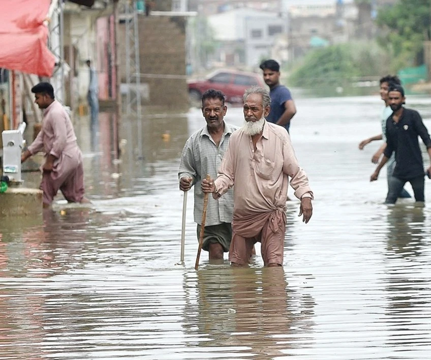 500قتيلاً و46200 منزلاً حصيلة ضحايا السيول في باكستان خلال الشهر الماضي 500قتيلاً و46200 منزلاً حصيلة ضحايا السيول في باكستان خلال الشهر الماضي