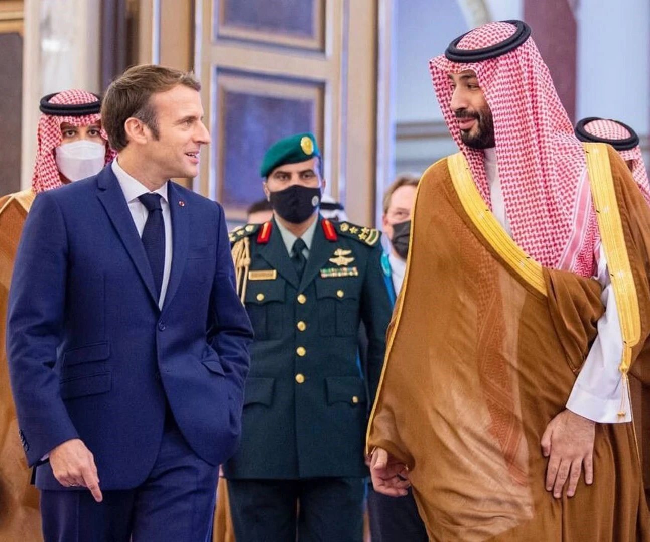 الرئيس الفرنسي وولي العهد السعودي يناقشان الأزمة في لبنان والشراكة بين البلدين الرئيس الفرنسي وولي العهد السعودي يناقشان الأزمة في لبنان والشراكة بين البلدين