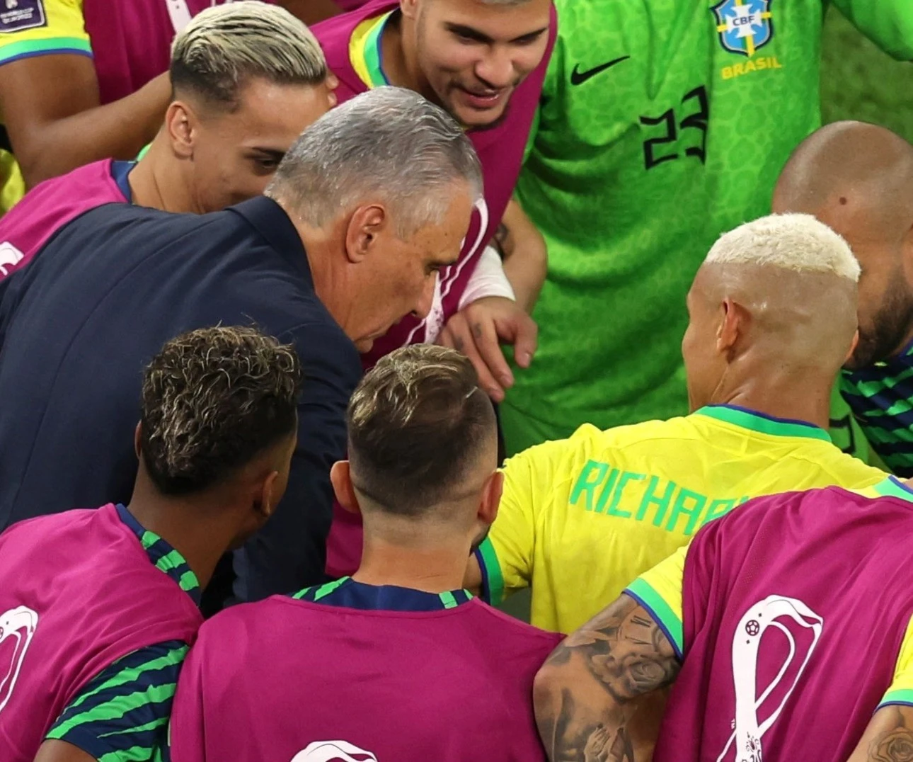 تيتي يرقص مع لاعبي منتخب البرازيل (ويب) تيتي يرقص مع لاعبي منتخب البرازيل (ويب)
