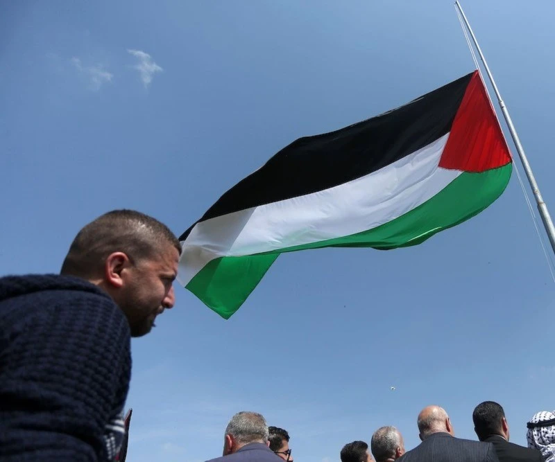 "العفو الدولية" عن منع رفع العلم الفلسطيني: عنصرية مخزية "العفو الدولية" عن منع رفع العلم الفلسطيني: عنصرية مخزية